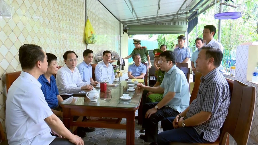 Phó Chủ tịch tỉnh Thái Nguyên thăm hỏi, động viên gia đình nạn nhân vụ cháy