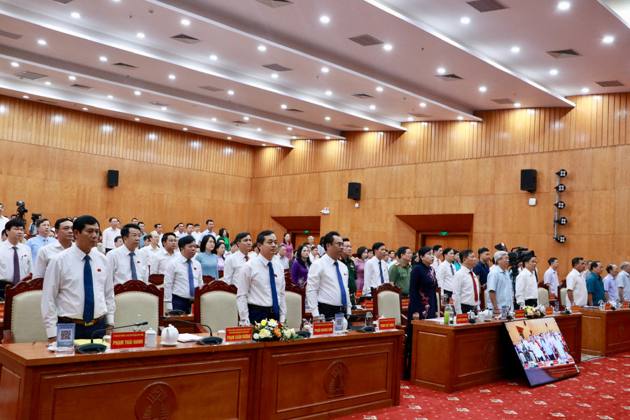 Các đại biểu tham dự kỳ họp.