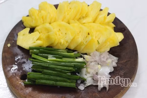 Lòng gà xào dứa thanh ngọt cho bữa cơm cuối tuần Long ga xao dua thanh ngot cho bua com cuoi tuan