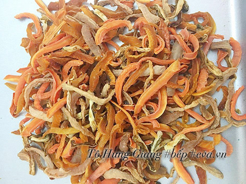 3 cach lam dua muoi tu cu qua say kho