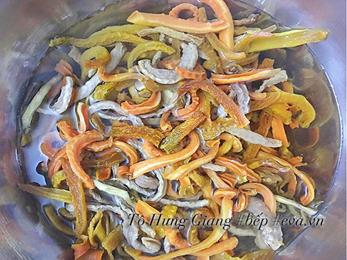 3 cach lam dua muoi tu cu qua say kho