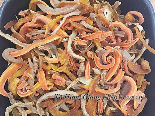 3 cach lam dua muoi tu cu qua say kho