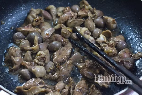 Lòng gà xào dứa thanh ngọt cho bữa cơm cuối tuần Long ga xao dua thanh ngot cho bua com cuoi tuan