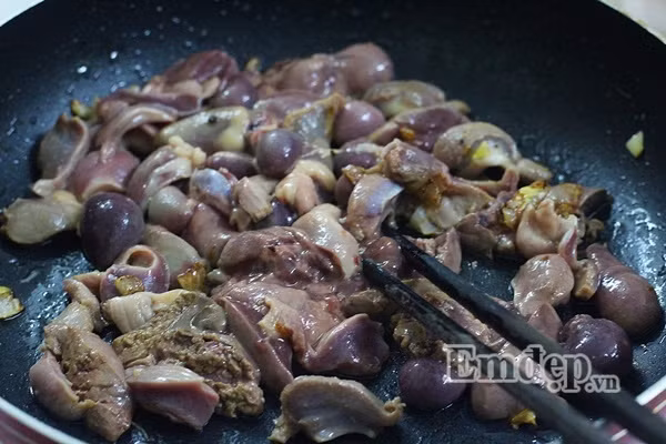 Lòng gà xào dứa thanh ngọt cho bữa cơm cuối tuần Long ga xao dua thanh ngot cho bua com cuoi tuan