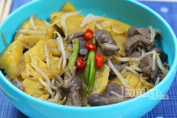 Lòng gà xào dứa thanh ngọt cho bữa cơm cuối tuần Long ga xao dua thanh ngot cho bua com cuoi tuan