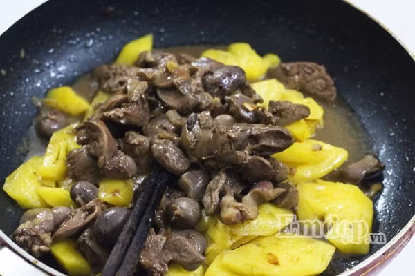 Lòng gà xào dứa thanh ngọt cho bữa cơm cuối tuần Long ga xao dua thanh ngot cho bua com cuoi tuan