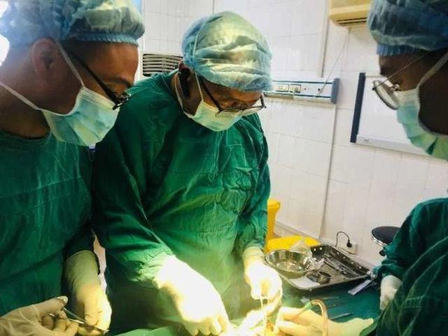 cau be 9 tuoi co 70 chiec rang, bs nhac neu rang tre mai khong moc nen kham ngay - 3