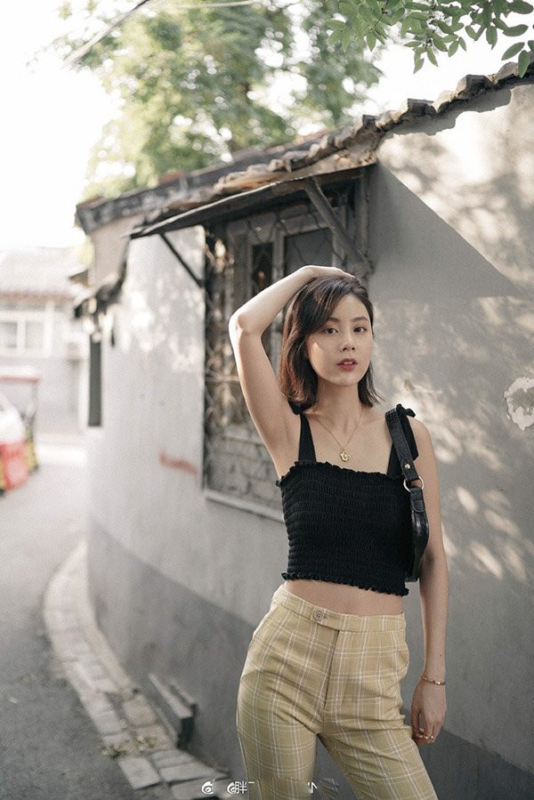 4 món đơn giản diện hằng ngày giúp chị em “nấm lùn” cao như cô nàng mét 7 ảnh 4 ba met be doi ma trong cao rao chang thua hoi 1m7, day la 4 mon chi em can sam - 5