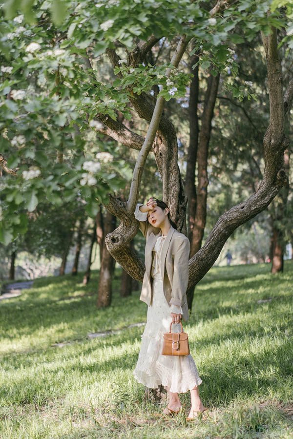 4 món đơn giản diện hằng ngày giúp chị em “nấm lùn” cao như cô nàng mét 7 ảnh 17 ba met be doi ma trong cao rao chang thua hoi 1m7, day la 4 mon chi em can sam - 18