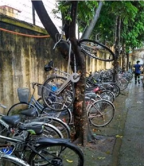 Khi nhờ hội bạn thân giữ xe. 10-anh-hai-hot-nhat-facebook-trong-ngay-7