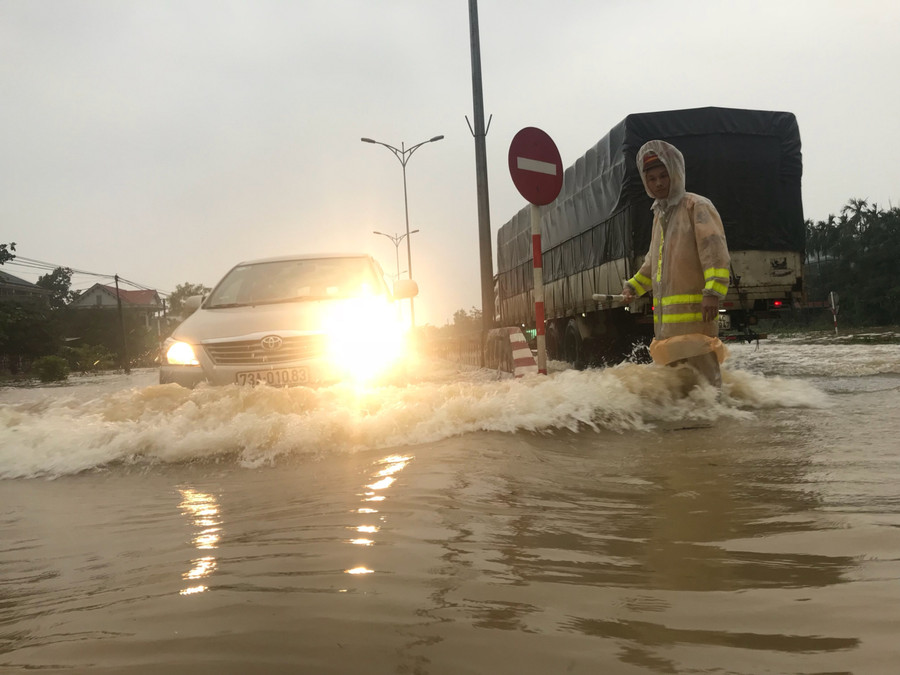 Điều tiết giao thông qua Quốc lộ 1A Điều tiết giao thông qua Quốc lộ 1A