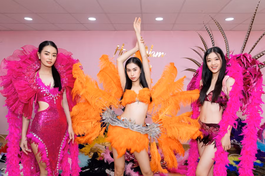 Top 38 thí sinh Miss World Vietnam 2022 đẹp hút mắt chuẩn bị trình diễn trên đường phố Quy Nhơn