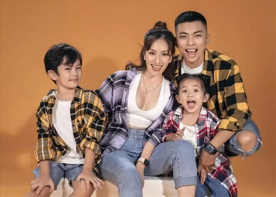 Gia đình Khánh Thi – Phan Hiển