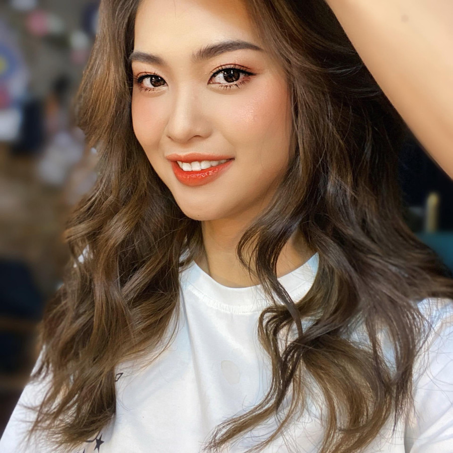 Người đẹp dân tộc Nông Thúy Hằng bình thản khi sóng gió ập tới.