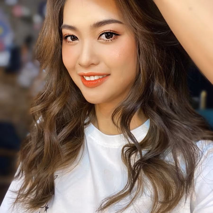 Người đẹp dân tộc Nông Thúy Hằng bình thản khi sóng gió ập tới.