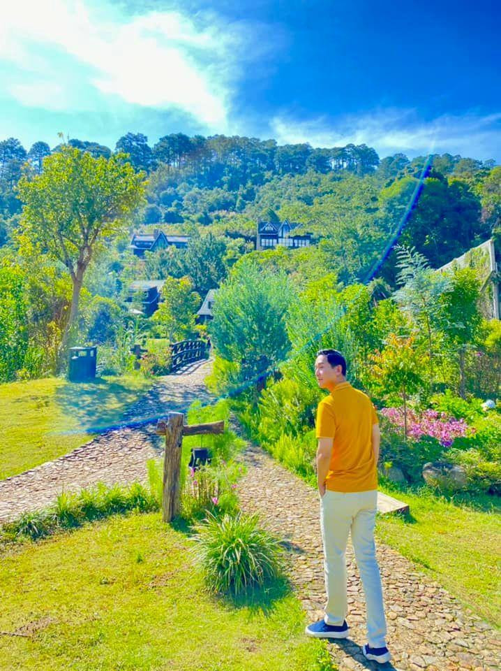 Hứa Vĩ Văn được nhiều khán giả ưu ái gọi là "nam thần không tuổi" của làng giải trí Vbiz. Hứa Vĩ Văn được nhiều khán giả ưu ái gọi là "nam thần không tuổi" của làng giải trí Vbiz.