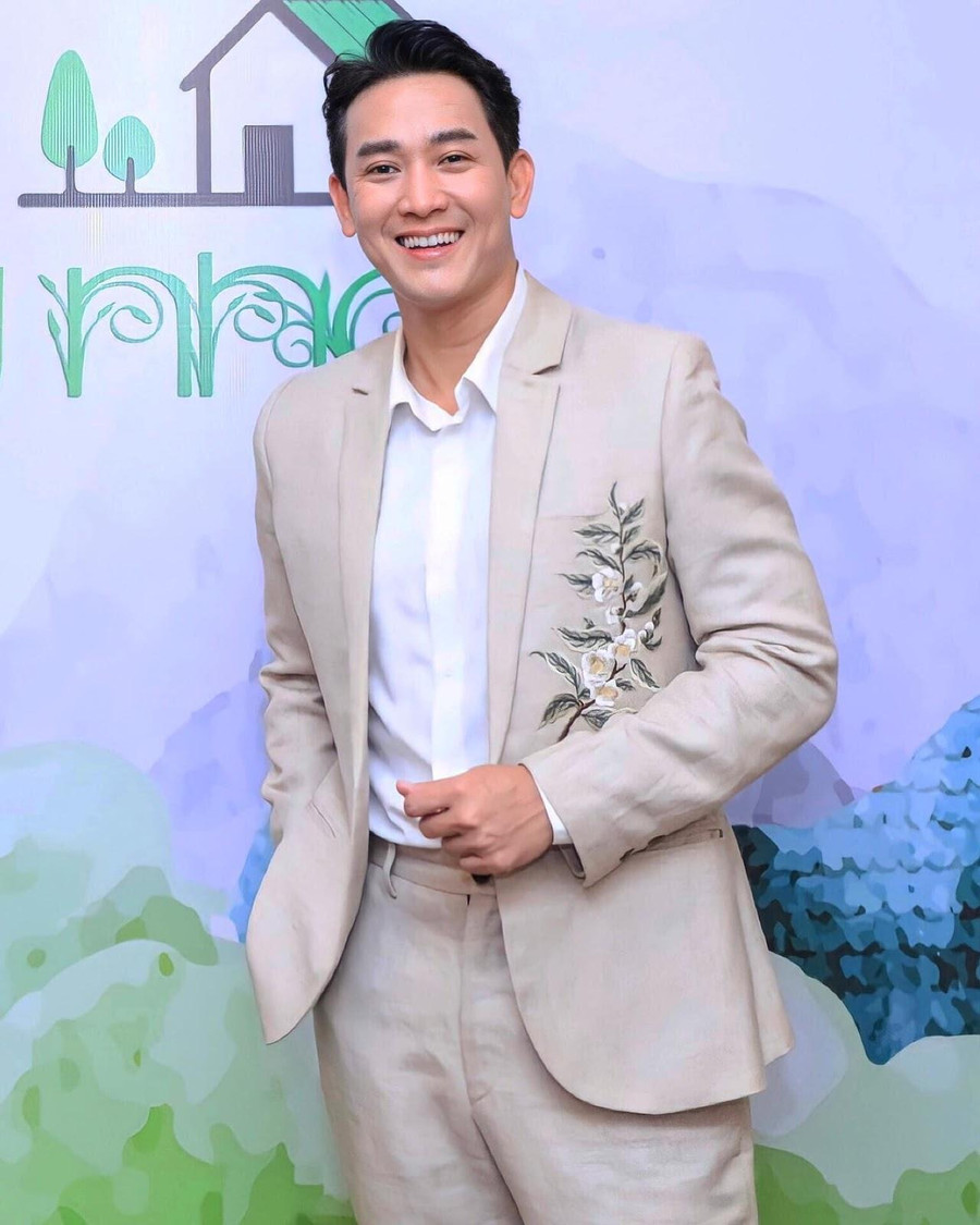 Gu thời trang đậm chất quý ông, Hứa Vĩ Văn trở thành hình mẫu lý tưởng của nhiều cô gái. Gu thời trang đậm chất quý ông, Hứa Vĩ Văn trở thành hình mẫu lý tưởng của nhiều cô gái.