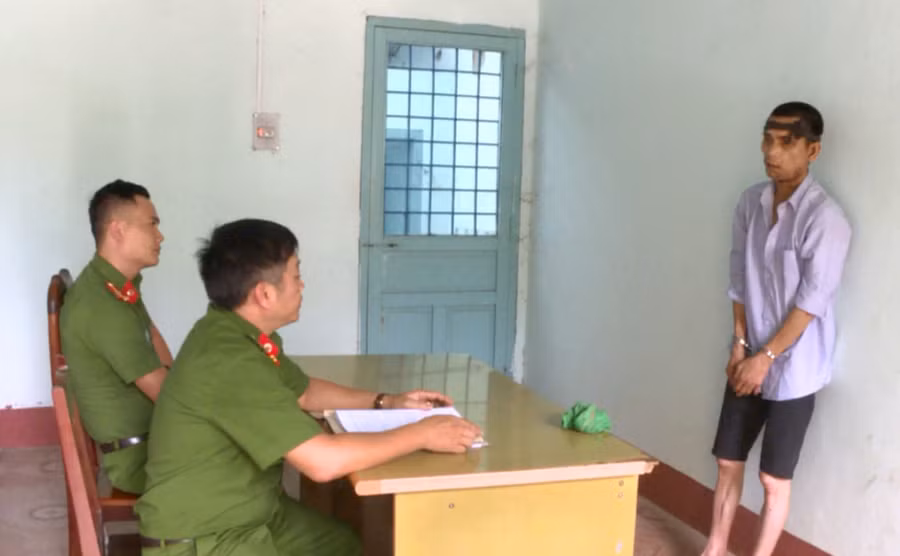 Mâu thuẫn, người đàn ông rút súng bắn người tình rồi tự sát