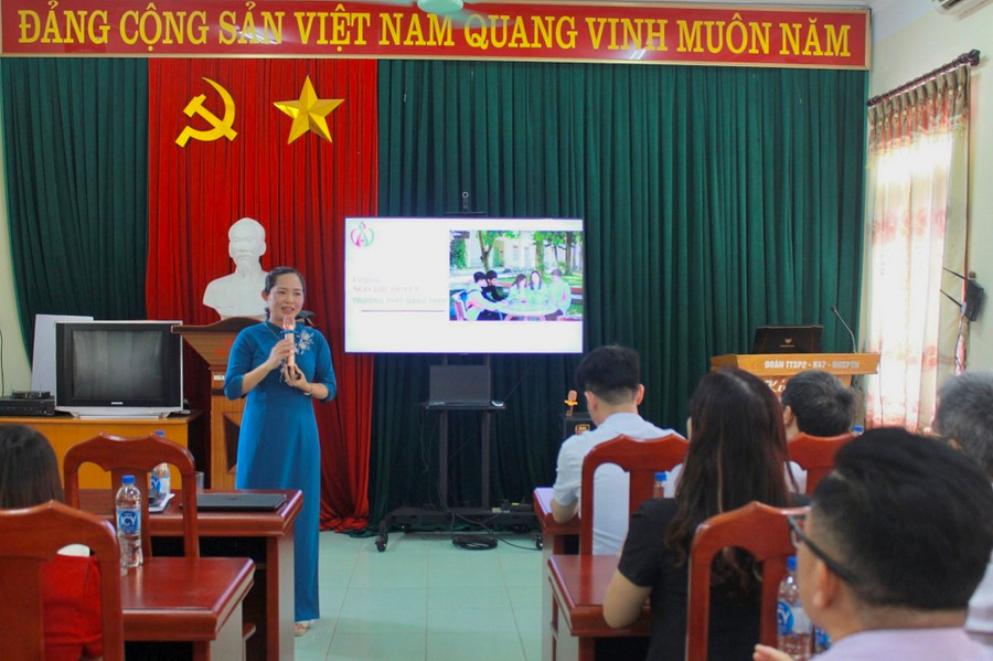 Cô giáo Ngô Thị Quyên, Hiệu trưởng trường THPT Gang Thép phát biểu tại chương trình. Cô giáo Ngô Thị Quyên, Hiệu trưởng trường THPT Gang Thép phát biểu tại chương trình.
