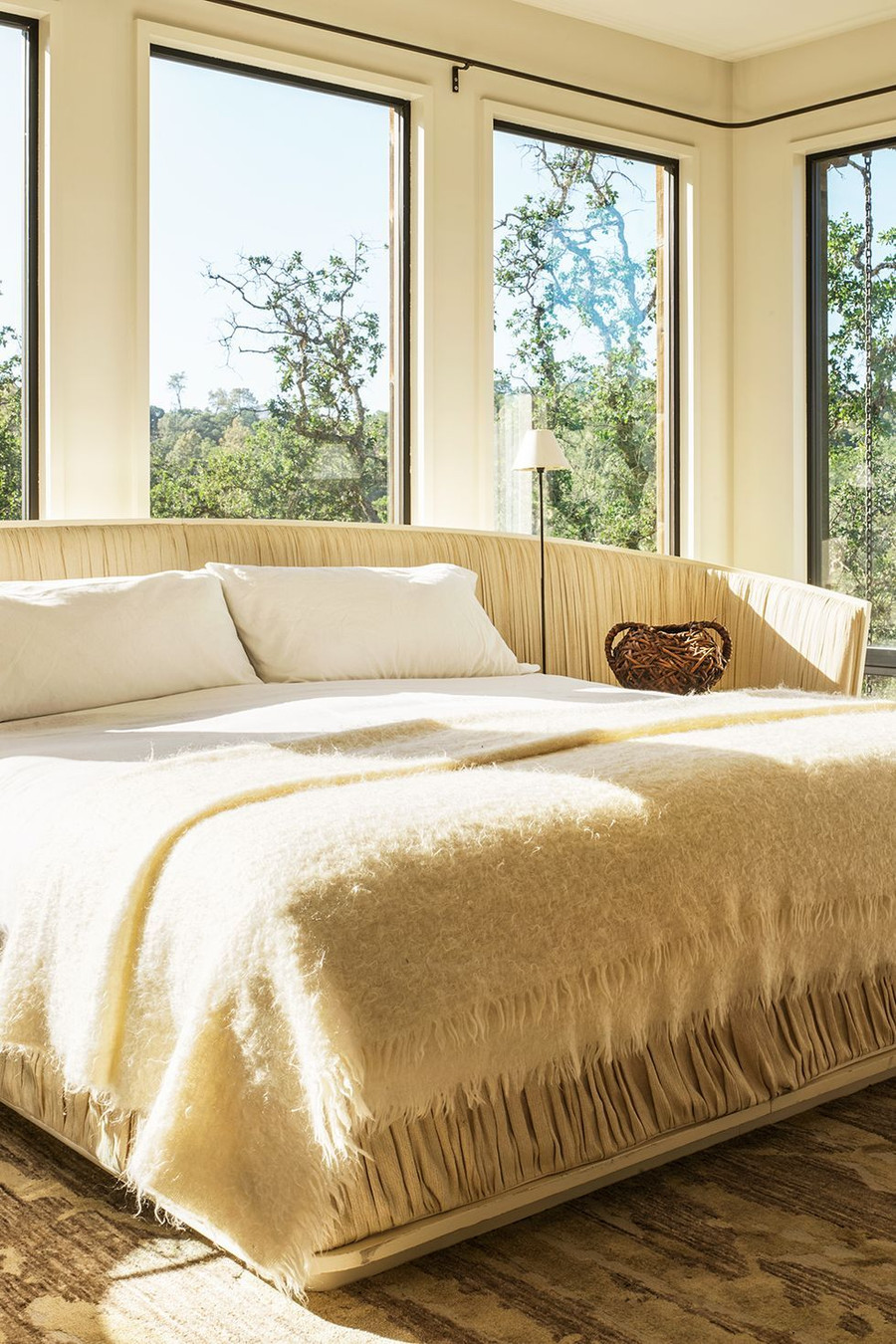 Giấy dán tường đậm. Giấy dán tường đậm.