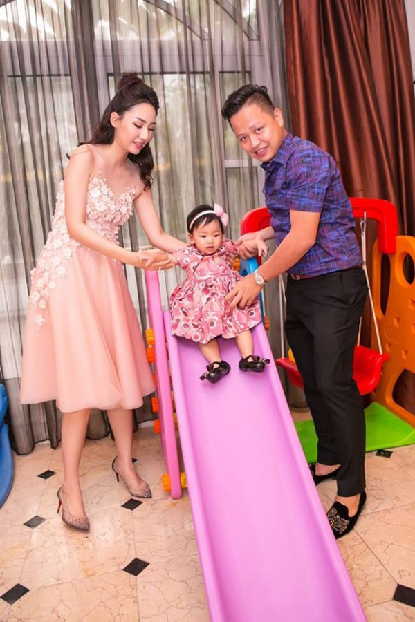 Gia đình đặc biệt có 2 Á hậu xinh đẹp cùng lấy chồng đại gia ảnh 5 Gia đình đặc biệt có 2 Á hậu xinh đẹp cùng lấy chồng đại gia ảnh 5