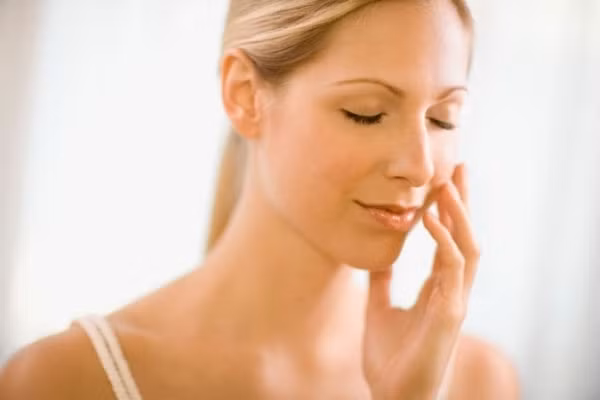 Mẹo trị nốt ruồi, tàn nhang bằng tỏi