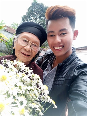Rung động với những bức ảnh của chàng trai "dành cả thanh xuân" chụp bà ngoại 100 tuổi hình ảnh 2 rung dong voi nhung buc anh cua chang trai "danh ca thanh xuan" chup ba ngoai 100 tuoi hinh anh 2