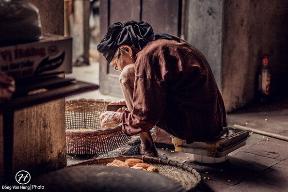 Rung động với những bức ảnh của chàng trai "dành cả thanh xuân" chụp bà ngoại 100 tuổi hình ảnh 1 rung dong voi nhung buc anh cua chang trai "danh ca thanh xuan" chup ba ngoai 100 tuoi hinh anh 1