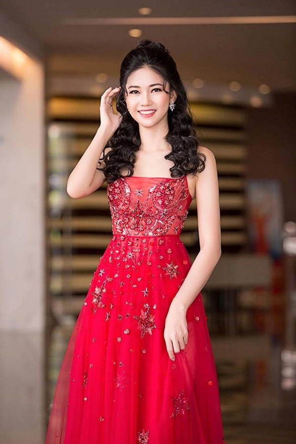 Gia đình đặc biệt có 2 Á hậu xinh đẹp cùng lấy chồng đại gia ảnh 7 Thanh Tú đoạt danh hiệu Á hậu năm 2016. Cô được khen ngợi bởi nhan sắc cùng học thức hơn người. Tuy nhiên, sau khi giành danh hiệu này cô không tham gia thi bất cứ cuộc thi nhan sắc nào khác. Á hậu Thanh Tú không có ý muốn lấn sân vào showbiz.