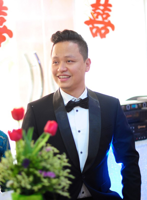 Gia đình đặc biệt có 2 Á hậu xinh đẹp cùng lấy chồng đại gia ảnh 2 Chồng Trà My tên là Lê Hoàn, sinh năm 1979, hơn cô 13 tuổi. Theo người đẹp chia sẻ, cả hai hiểu, đồng cảm với nhau trong cuộc sống. Cô cảm thấy người đàn ông này là chỗ dựa cho mình.