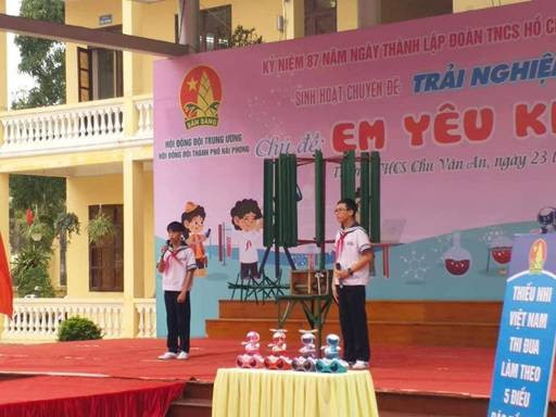Ảnh sản phẩm “Máy sục khí bằng năng lượng gió” được giới thiệu trong chuyên đề “Em yêu khoa học” do nhà trường tổ chức