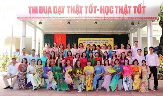 Tập thể Cán bộ - Giáo viên – Nhân viên nhà trường năm học 2018-2019 