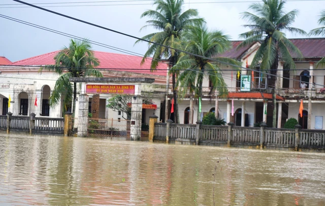 Nhiều nơi ở Quảng Nam bị ngập trong nước lũ. Ảnh: tuoitre.