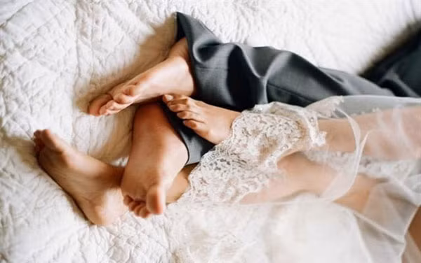 Bí mật về người vợ có bố bị bệnh tâm thần được giải mã vào sau đêm tân hôn