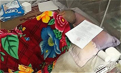 Vũ Văn Kỳ không đến phiên tòa xử mình, mà đóng cửa, quay mặt vào tường không nói gì tại nhà riêng hôm 6/11. Ảnh:Trịnh Hà. Tên Vũ Văn Hùng đóng cửa, quay mặt vào tường không nói gì trong ngày diễn ra phiên phúc thẩm 6/11. Ảnh: Hà Trịnh.