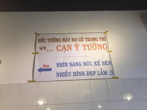 Không trang trí vì cạn ý tưởng. Chủ quán này thật thú vị.
