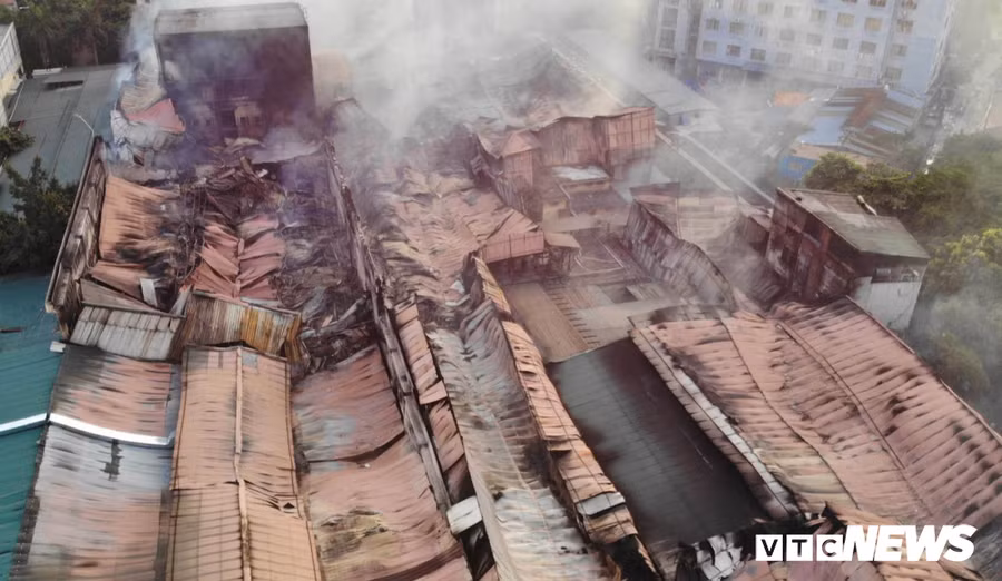 12/13 mau bun song To Lich cach cong xa Cong ty Rang Dong 1km co thuy ngan vuot 6,1 lan nguong cho phep hinh anh 2