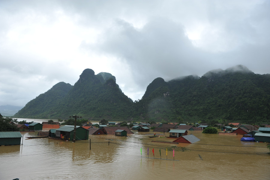 Rốn lũ Tân Hoá chìm trong biển nước Rốn lũ Tân Hoá chìm trong biển nước