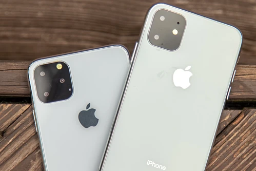 3 mẫu iPhone 2019 sẽ ra mắt ngày mai tại Mỹ với tên gọi dự kiến là iPhone 11, iPhone 11 Pro và iPhone 11 Pro Max. Nhiều tin đồn cho rằng cả 3 máy đều sẽ có cụm camera phía sau vuông.