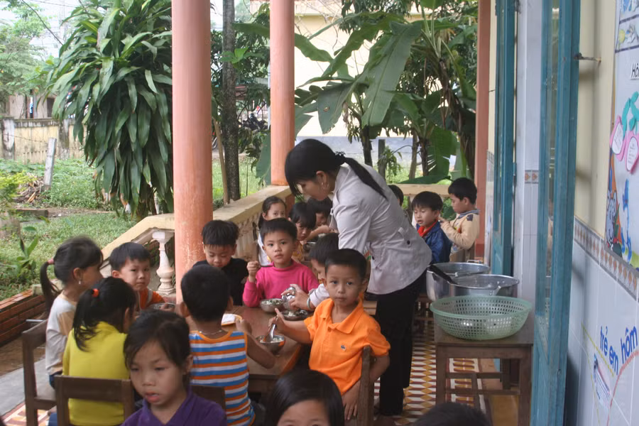 Chất lượng bữa ăn học đường vẫn bị bỏ ngỏ