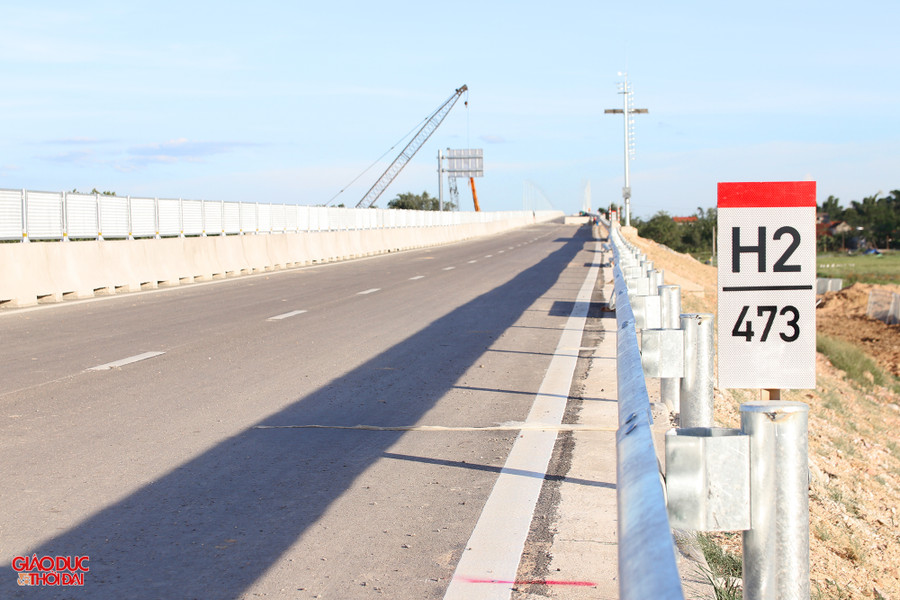 Còn khoảng 19km từ nút giao Quốc lộ 46B đến nút giao Quốc lộ 8A (xã Thanh Bình Thịnh, huyện Đức Thọ, Hà Tĩnh) dự kiến thông xe vào 30/6 tới. Còn khoảng 19km từ nút giao Quốc lộ 46B đến nút giao Quốc lộ 8A (xã Thanh Bình Thịnh, huyện Đức Thọ, Hà Tĩnh) dự kiến thông xe vào 30/6 tới.