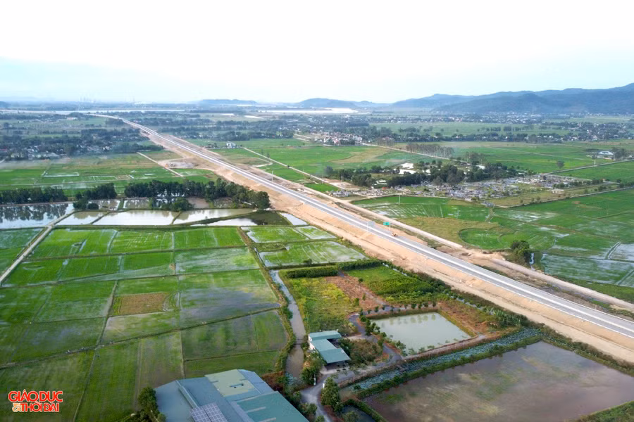 Dự án đường bộ cao tốc Bắc Nam đoạn Diễn Châu - Bãi Vọt có chiều dài 49,3km đi qua 2 tỉnh Nghệ An (44,4km) và Hà Tĩnh (4,9km).