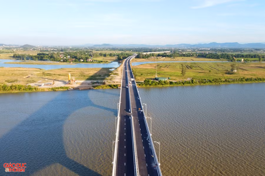 Theo doanh nghiệp dự án Công ty CP Đầu tư Phúc Thành Hưng, đến nay khối lượng thi công đạt trên 95%, cao tốc Diễn Châu - Bãi Vọt sẽ được thông toàn tuyến trước 30/6 theo đúng yêu cầu của Bộ GTVT.