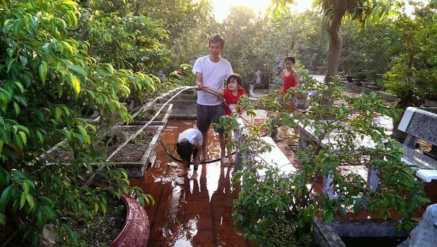 Về quê luôn là môi trường trải nghiệm tuyệt vời cho trẻ em thành phố (Ảnh: NVCC).