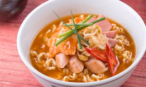 5 thực phẩm mẹ thường cho con ăn trước khi ngủ dễ khiến bé béo phì, tiểu đường