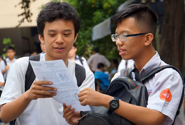 Nhiều thầy cô dự đoán điểm chuẩn vào lớp 10 tại Hà Nội năm học 2019 – 2020 sẽ giảm so với năm trước (Ảnh minh họa)