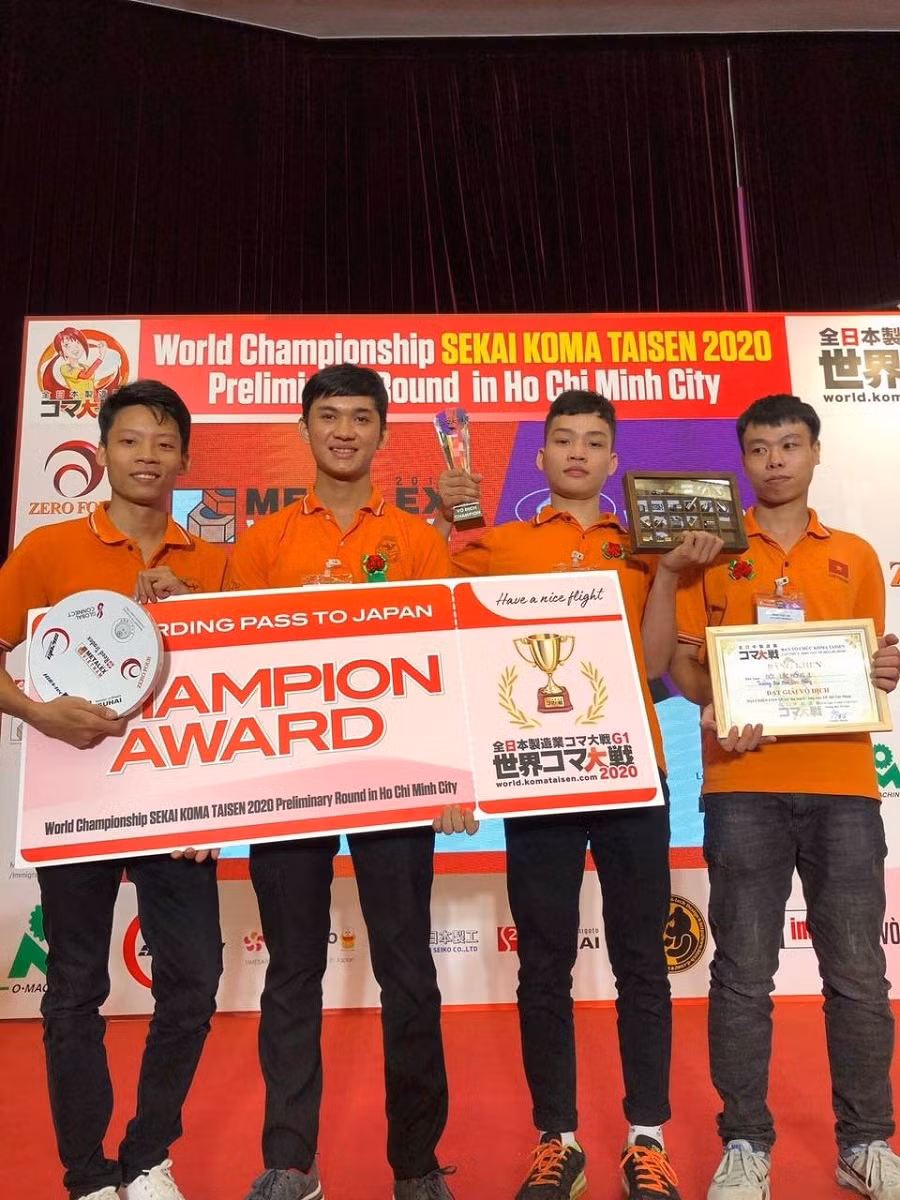 Nhóm sinh viên LHU với chiến thắng vô địch cuộc thi Koma Taisen Việt Nam 2019