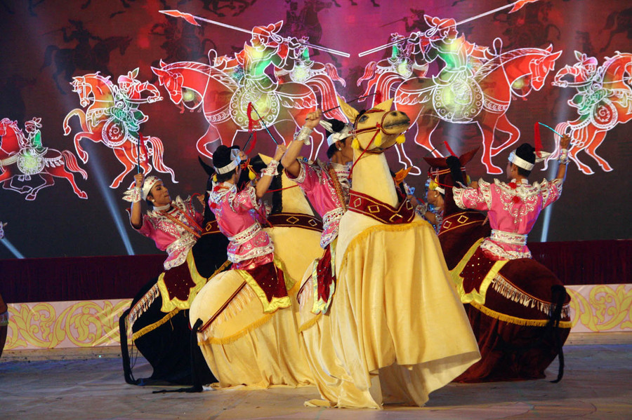 Một số tiết mục văn nghệ đặc sắc tại lễ khai mạc