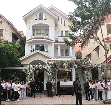 Ngắm nhìn siêu biệt thự của 2 cô dâu hot nhất showbiz Đông Nhi và Bảo Thy mà ngưỡng mộ