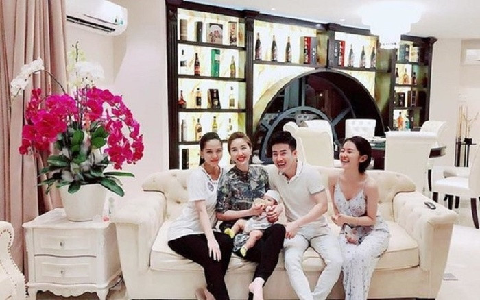 Ngắm nhìn siêu biệt thự của 2 cô dâu hot nhất showbiz Đông Nhi và Bảo Thy mà ngưỡng mộ